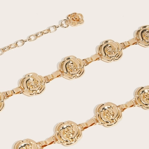 Eleganter vergoldeter Metall-Kettengürtel mit detaillierten hohlen Rosen-Gliedern und Anhänger