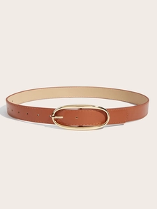 Vue détaillée de la ceinture en cuir marron pour femme avec boucle ovale dorée et coutures fines