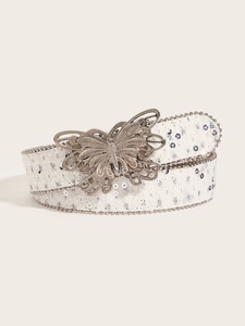 Détail de la ceinture en toile blanche avec boucle papillon évidée et paillettes