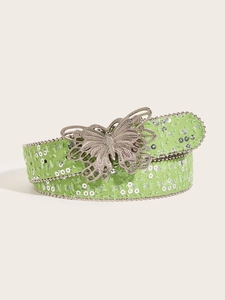 Détail de ceinture en toile verte avec paillettes et boucle papillon en métal argenté