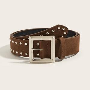 Cintura vintage in pelle marrone scuro con borchie e fibbia quadrata d'argento grande