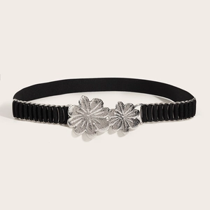 Elastischer schwarzer Taillengürtel für Damen mit eleganter silberner Blumenschnalle