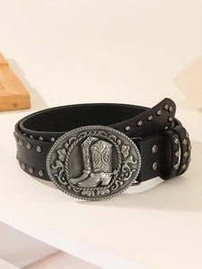 Détail de la ceinture en cuir western avec rivets et boucle vintage style cowboy