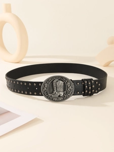 Détail de ceinture punk en cuir noir clouté avec boucle motif botte de cowboy ouest