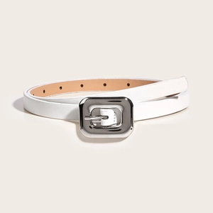 Fine ceinture blanche en cuir pour femmes avec boucle carrée en métal argenté