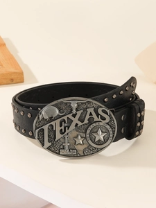 Dettaglio della fibbia Texas vintage e cintura in pelle con borchie metalliche