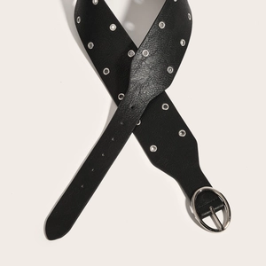 Schwarzer Kunstledergürtel im Punk-Stil mit silbernen Metallösen und ovaler Gürtelschnalle