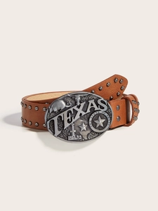 Dettaglio di cintura vintage in pelle marrone con fibbia Texas a rilievo e rivetti