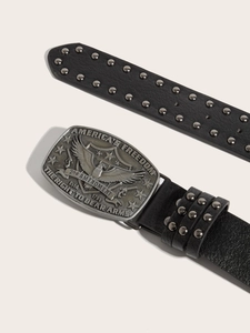 Vue détaillée d'une boucle de ceinture vintage avec aigle gravé et rivets