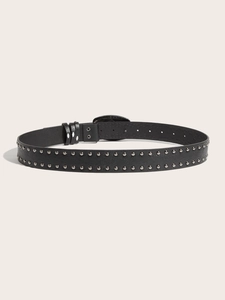 Détail de ceinture punk en cuir noir avec double rangée de rivets argentés