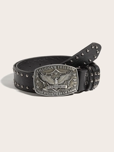 Détail de ceinture en cuir noir avec clous argentés et boucle en alliage aigle
