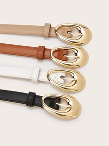 Vue détaillée de ceintures fines en cuir vintage en quatre couleurs avec boucles dorées