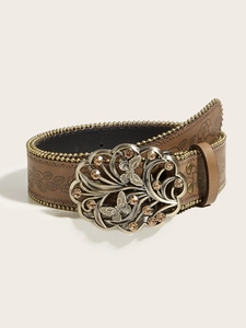 Détail d'une ceinture en cuir marron bohème avec boucle papillon et pierres d'ambre
