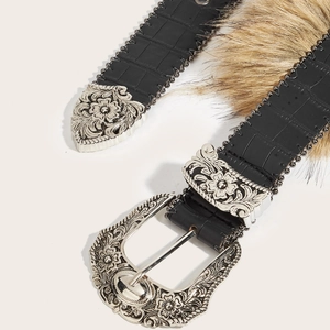 Ceinture large en cuir crocodile noir avec fausse fourrure et boucle argentée gravée