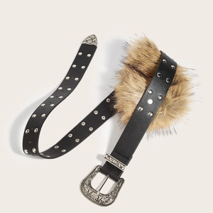 Western Gürtel aus schwarzem Leder mit silbernen Nieten und floral gravierter Schnalle