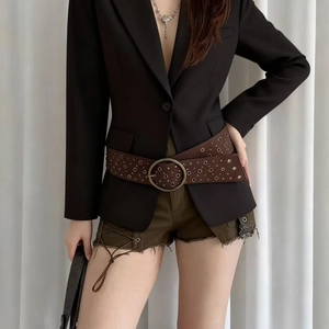 Ceinture large vintage en cuir PU marron avec rivets métalliques et boucle ronde