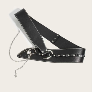 Ceinture corset gothique en cuir noir avec rivets, chaînes et pendentif cœur en métal