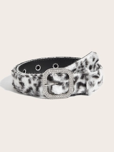 Detailansicht Leoparden-Plüschgürtel mit funkelnder Strass-Schnalle und Metallösen