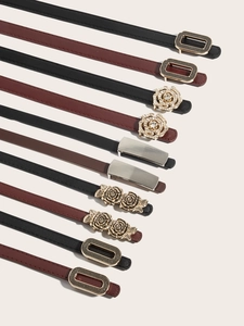 Détails de fines ceintures femme en simili cuir avec diverses boucles dorées élégantes