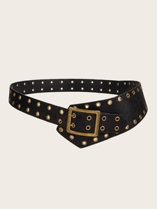 Detailaufnahme von Vintage PU-Ledergürtel mit Doppeldornschließe und goldenen Ösen