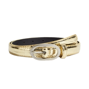 Ceinture femme dorée effet crocodile avec boucle ovale argentée sur un fond blanc neutre