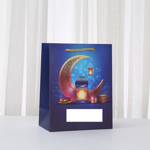 Sac cadeau Ramadan bleu foncé avec motifs lune d'or, lanterne et anses dorées