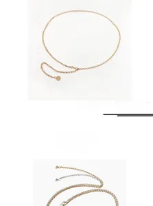 Detailansicht dünner Taillenkette in Gold und Silber mit dekorativen runden Anhängern