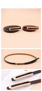 Vue détaillée de ceintures en cuir avec boucles en U dorées en noir et marron couleurs