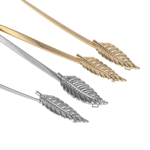 Elastischer Metallgürtel mit Blattschnalle in Gold und Silber für Kleider