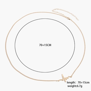 Détail de la chaîne de taille dorée avec motif ondes de 70 plus 15cm et poids 6,7g