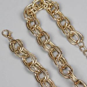 Ceinture chaîne dorée à double couche pour femme avec élégants accents de gouttes d'eau
