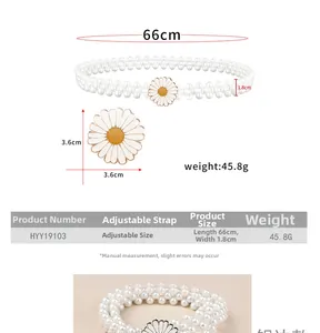 Détail de la chaîne de taille à trois rangées de perles avec boucle fleur et dimensions