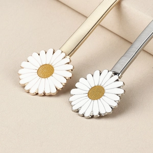 Elastischer Taillengürtel aus Metall mit Gänseblümchen in Gold und Silber