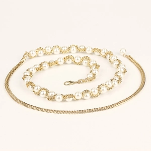 Elegante goldene Taillenkette mit weißen Kunstperlen und verstellbarem Karabiner