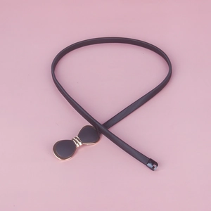 Ceinture élastique noire fine pour femme avec boucle décorative en métal doré en nœud