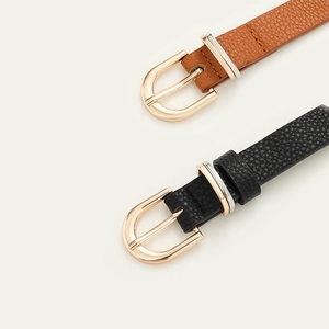 Ceinture pour femme en cuir grainé avec boucle dorée en D, coloris noir et marron