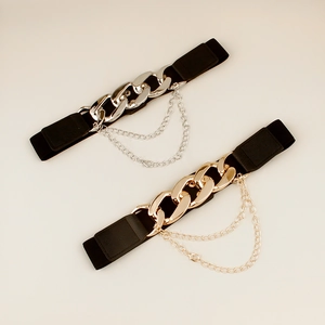 Cintura elastica alla moda con grande anello metallico e catene decorative in oro e argento