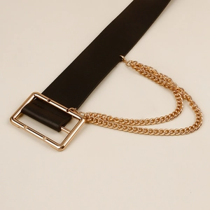 Ceinture punk en cuir noir avec boucle dorée rectangulaire et doubles chaînes en métal