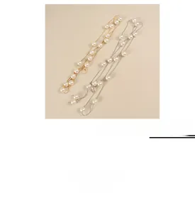 Détail de l'élégante chaîne de taille à deux couches de perles en or et argent