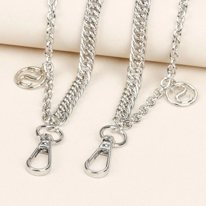 Chaîne de pantalon double couche en métal argenté avec pendentif S et fermoir mousqueton
