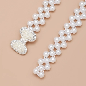Elegante cintura di perle bianche con fibbia a fiocco in strass per abiti eleganti