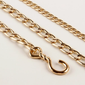 Tres cadenas de metal dorado de calidad con cierre de mosquetón para cinturones y vestidos