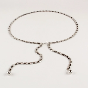Chaîne de taille chic en métal argenté avec anneaux ovales et pendentifs pour robes