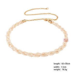 Detail van handgemaakte parelketting voor de taille met afmetingen en gouden verlengketting