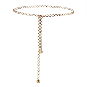 Ceinture chaîne dorée élégante avec anneaux ovales et pompons boules pour robes