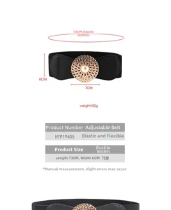 Détail de la ceinture élastique noire avec boucle dorée ajourée et perle centrale