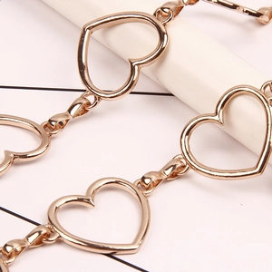 Chaîne de taille élégante en or rose pour femme avec maillons en forme de cœur évidé