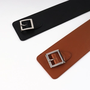 Large ceinture irrégulière pour femme avec boucle carrée en cuir noir et marron caramel