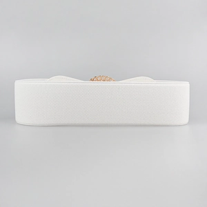 Large ceinture élastique blanche pour femme avec boucle métallique dorée chic
