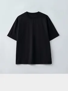 Classic black short-sleeved crew neck T-shirt in premium cool-feeling fabric